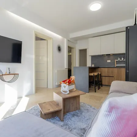Two-bedroom Viktoria Apartment Porec