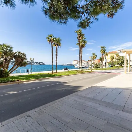 Two-bedroom Viktoria Apartment Porec
